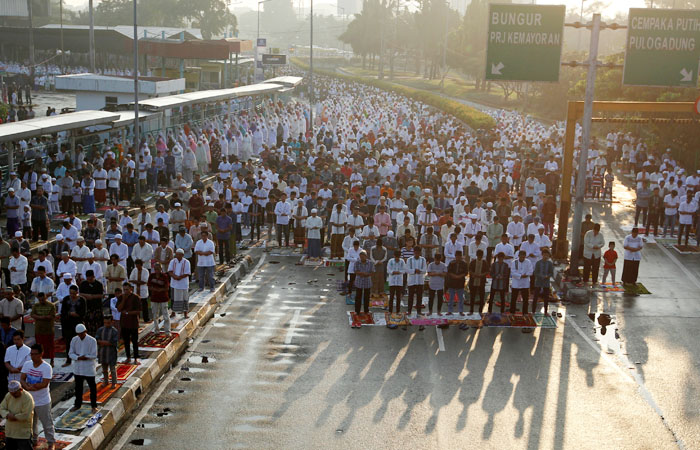 به‌ وێنه‌.. موسڵمانانى جيهان جه‌ژن پيرۆز ده‌كه‌ن